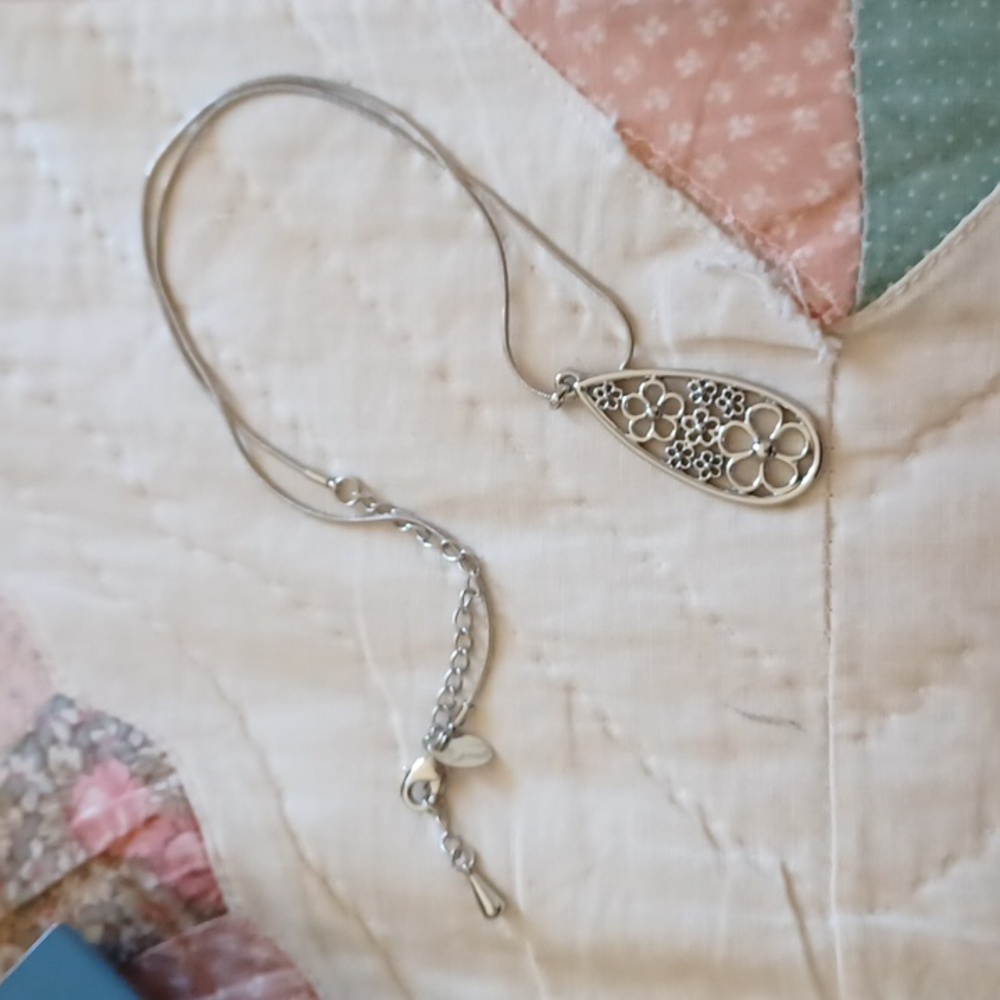 Ladies Lia Sophia necklace